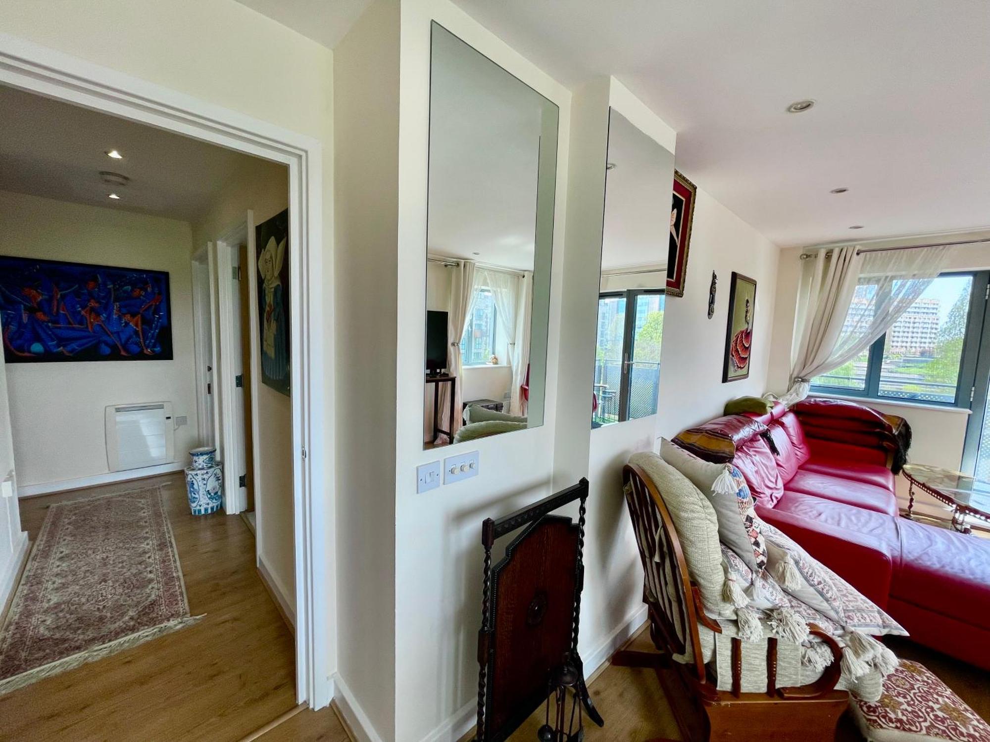 Waterfall Oasis: Luxury Wembley Apartment with Parking London Exterior photo