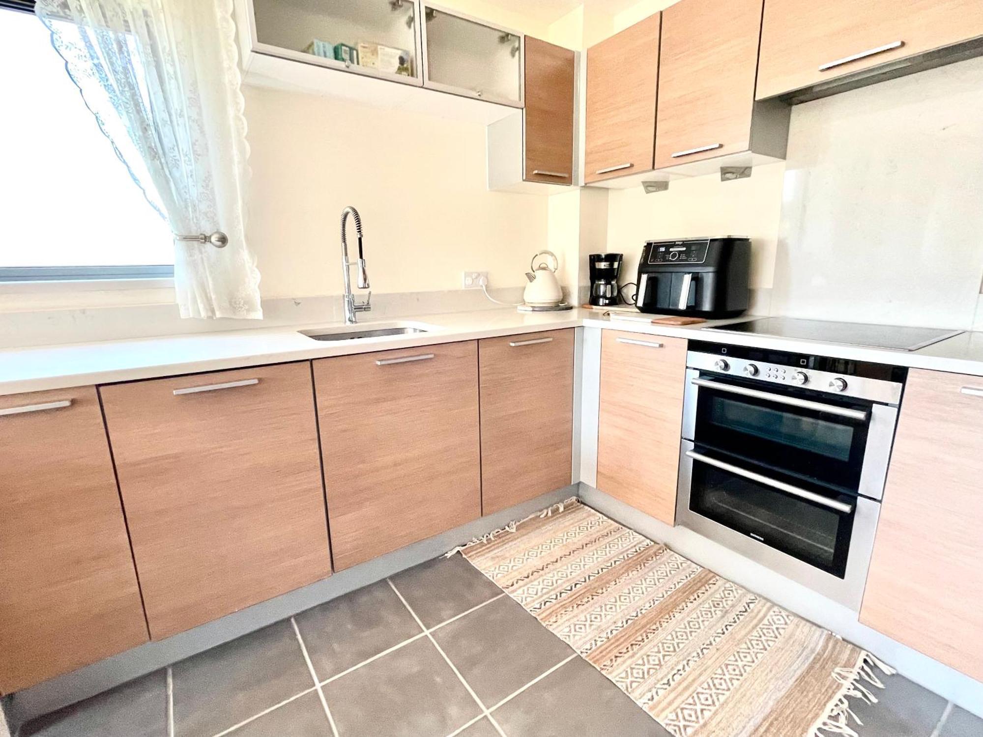 Waterfall Oasis: Luxury Wembley Apartment with Parking London Exterior photo