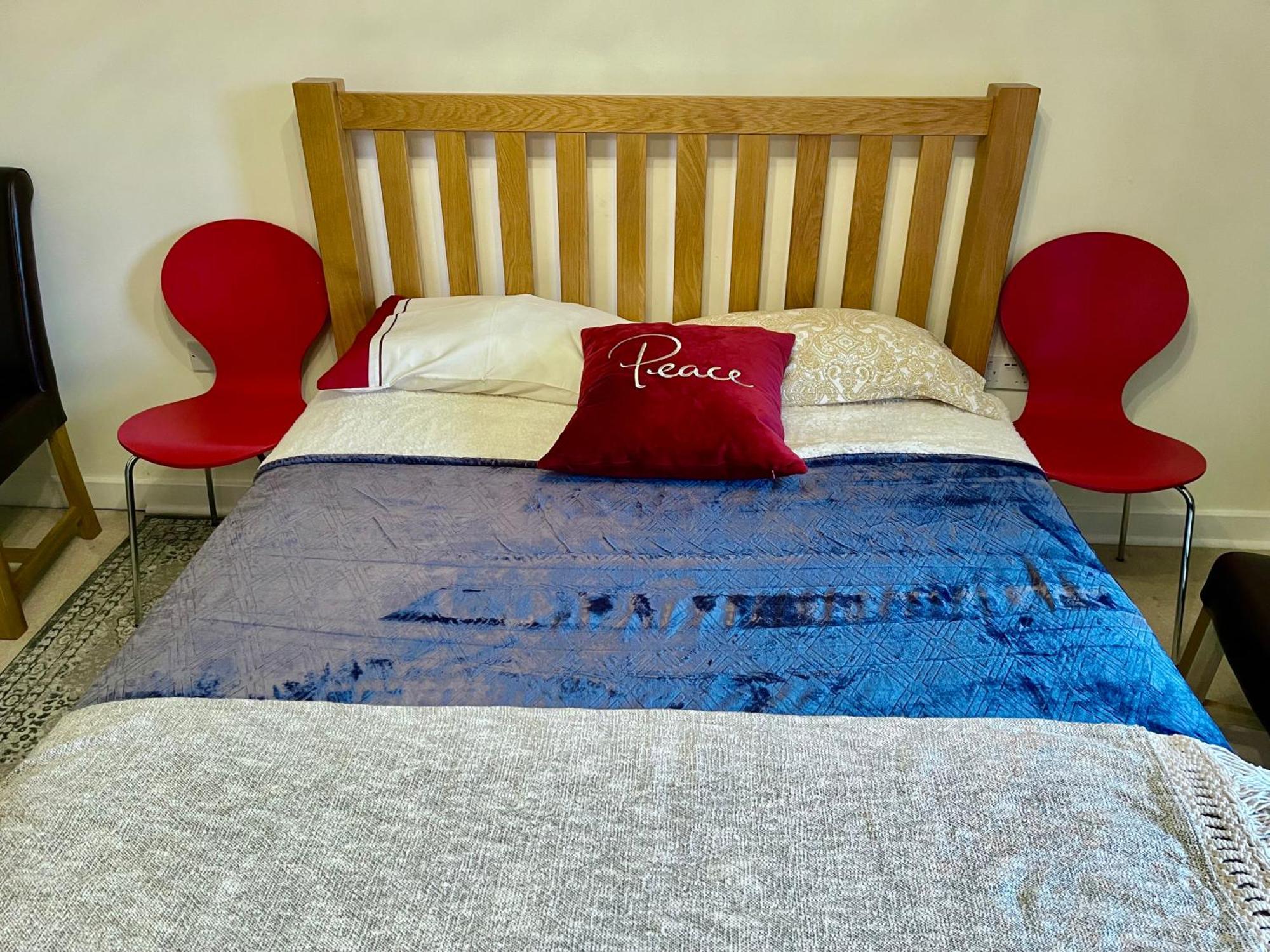 Waterfall Oasis: Luxury Wembley Apartment with Parking London Exterior photo