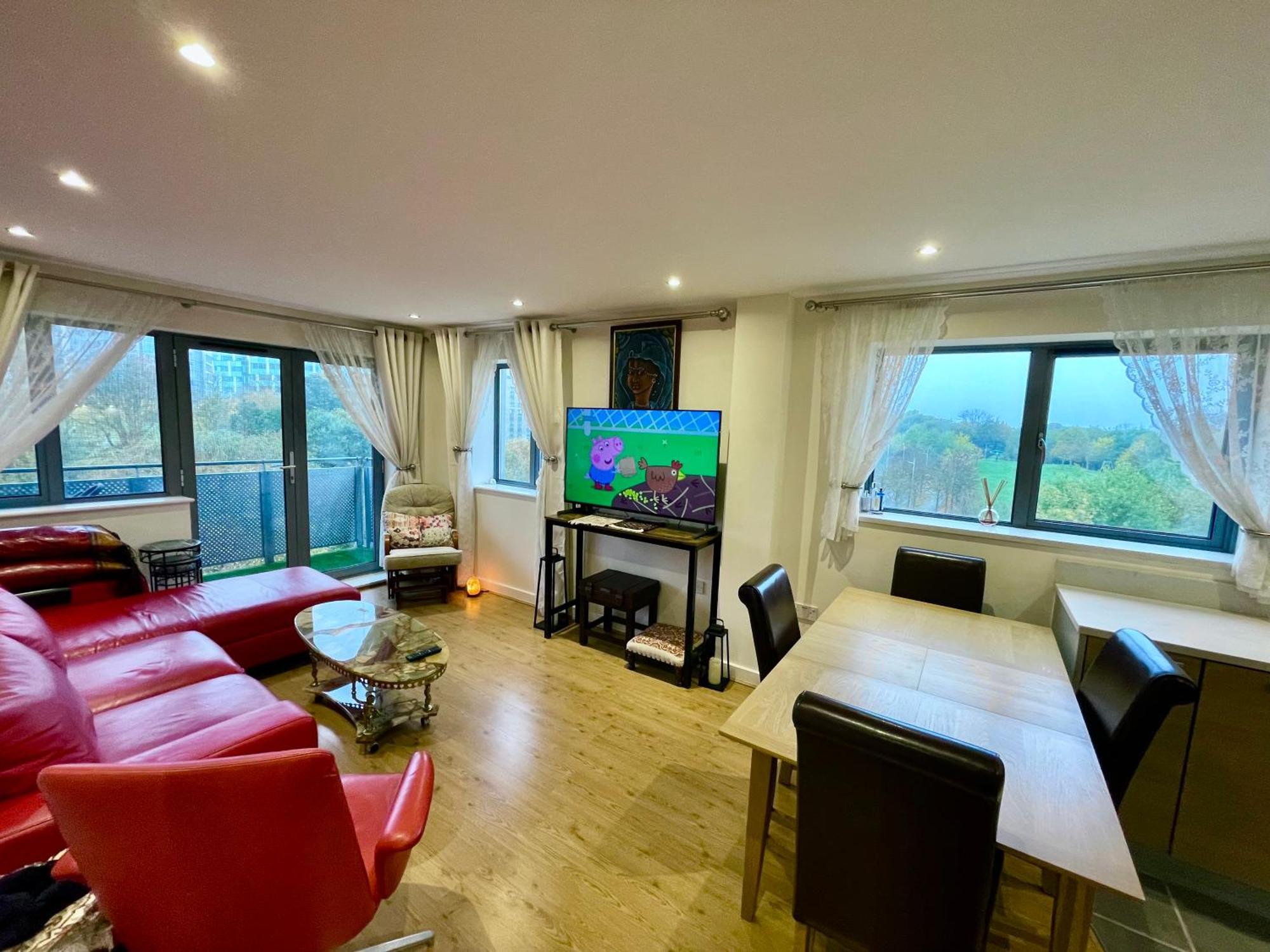 Waterfall Oasis: Luxury Wembley Apartment with Parking London Exterior photo